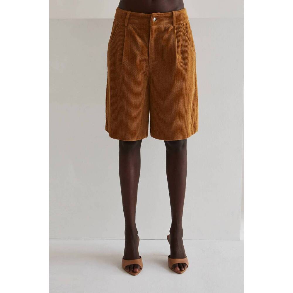 NEW CRESCENT myrtle corduroy bermuda shorts in camel